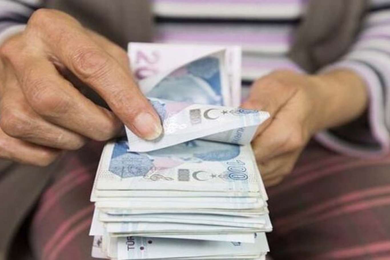 Emekli maaş farkları hesaplara yatırıldı