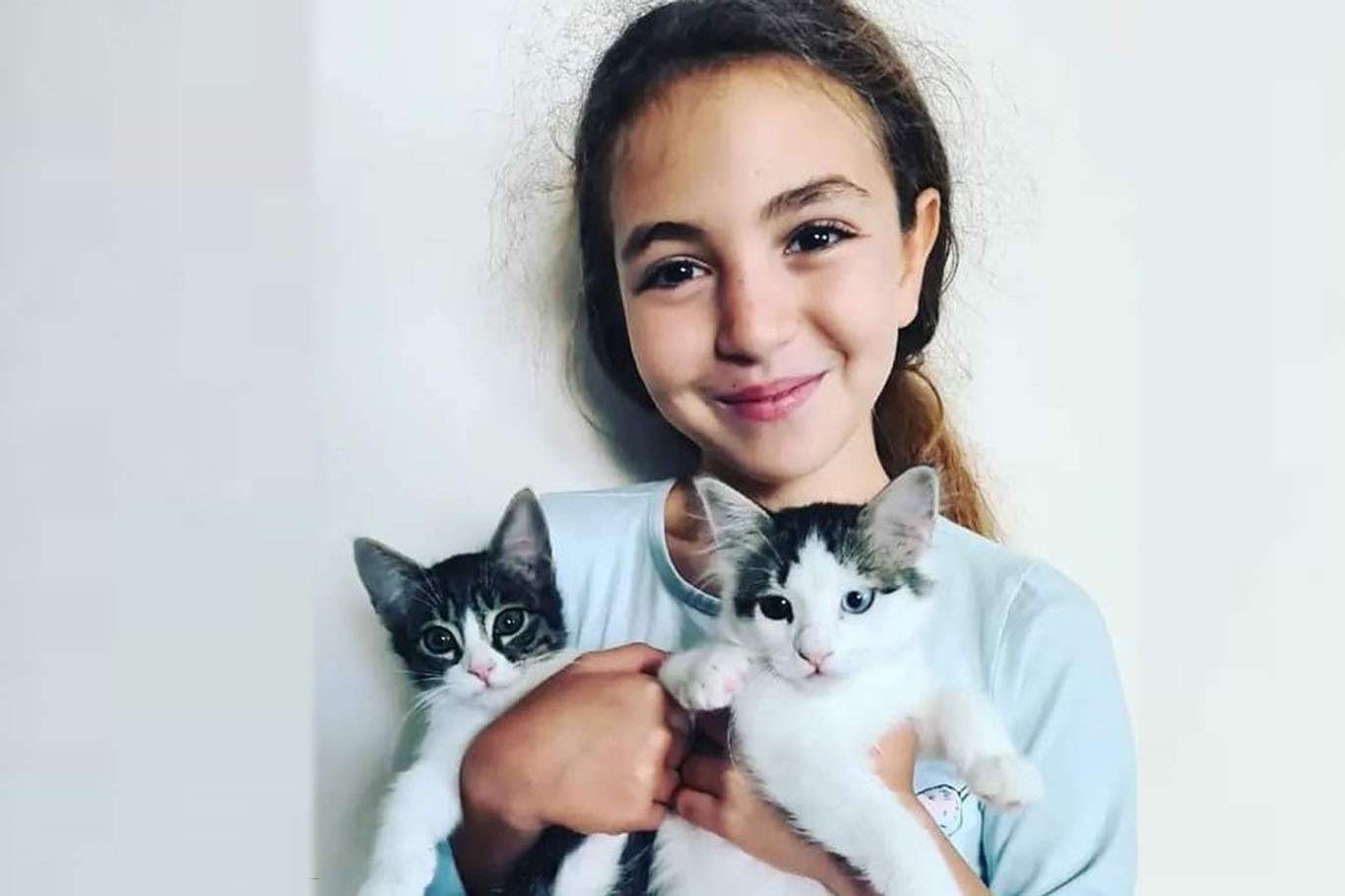 Köpeklerden kaçan çocuğa kamyon çarptı!