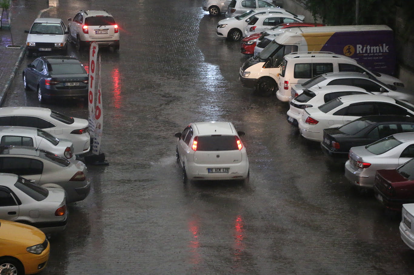 Şanlıurfa'da sağanak yağış etkili oldu