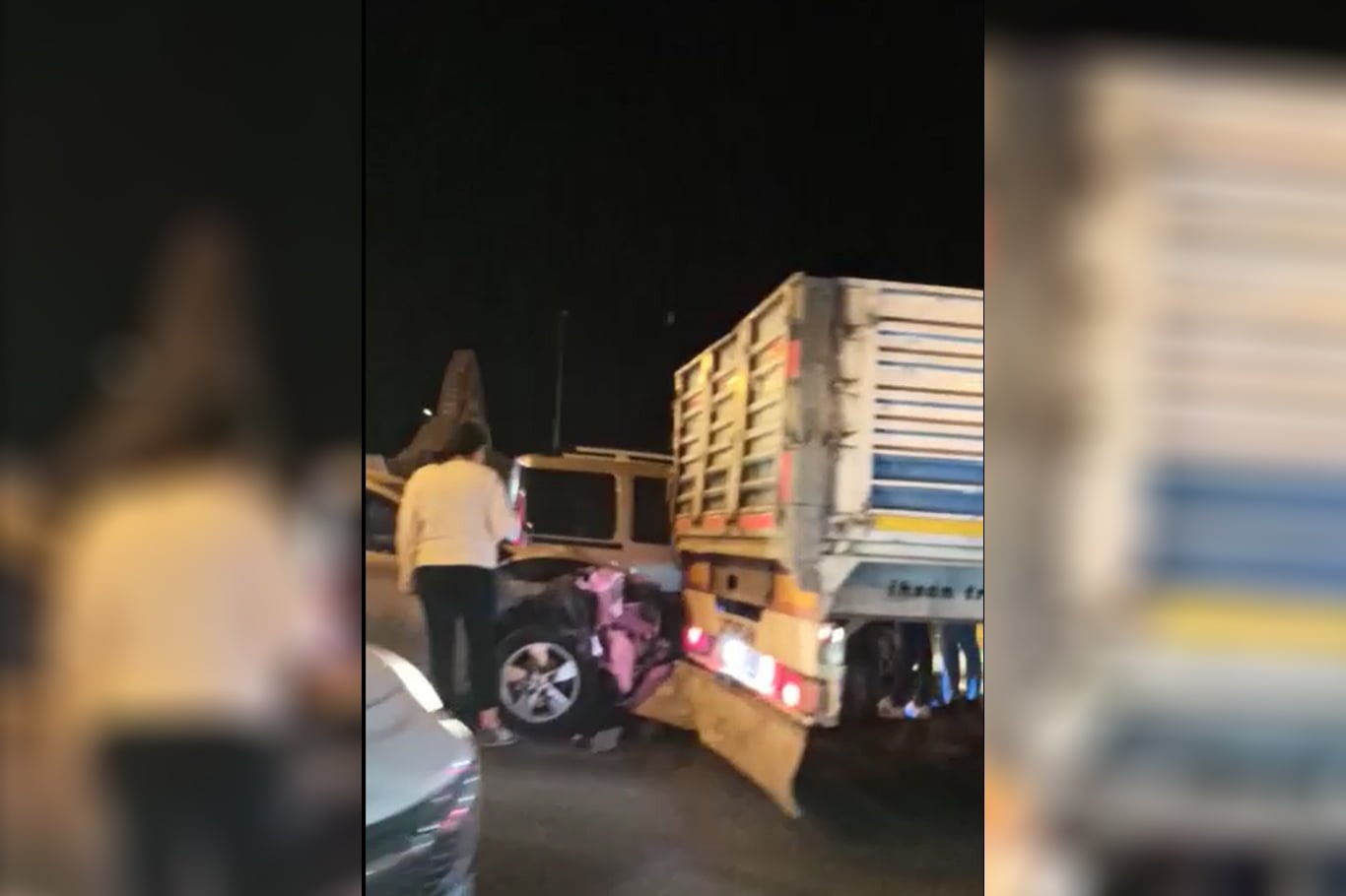 Şanlıurfa'da trafik kazası: Otomobil tıra çarptı