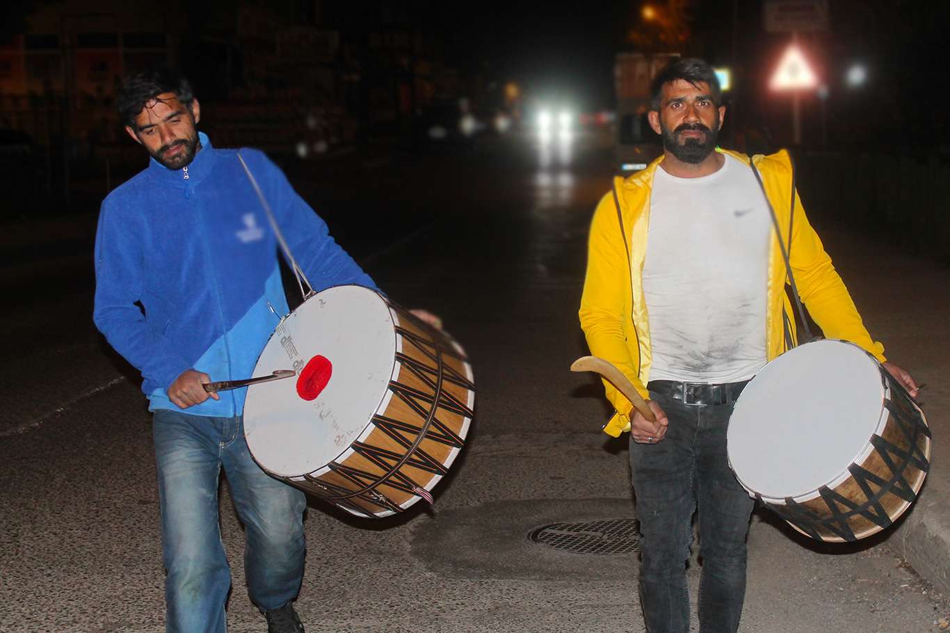 Davulcuların sahur mesaisi başladı