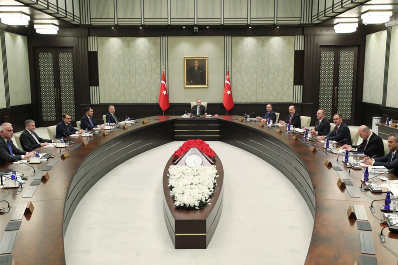 Kabine yoğun bir gündemle toplanıyor