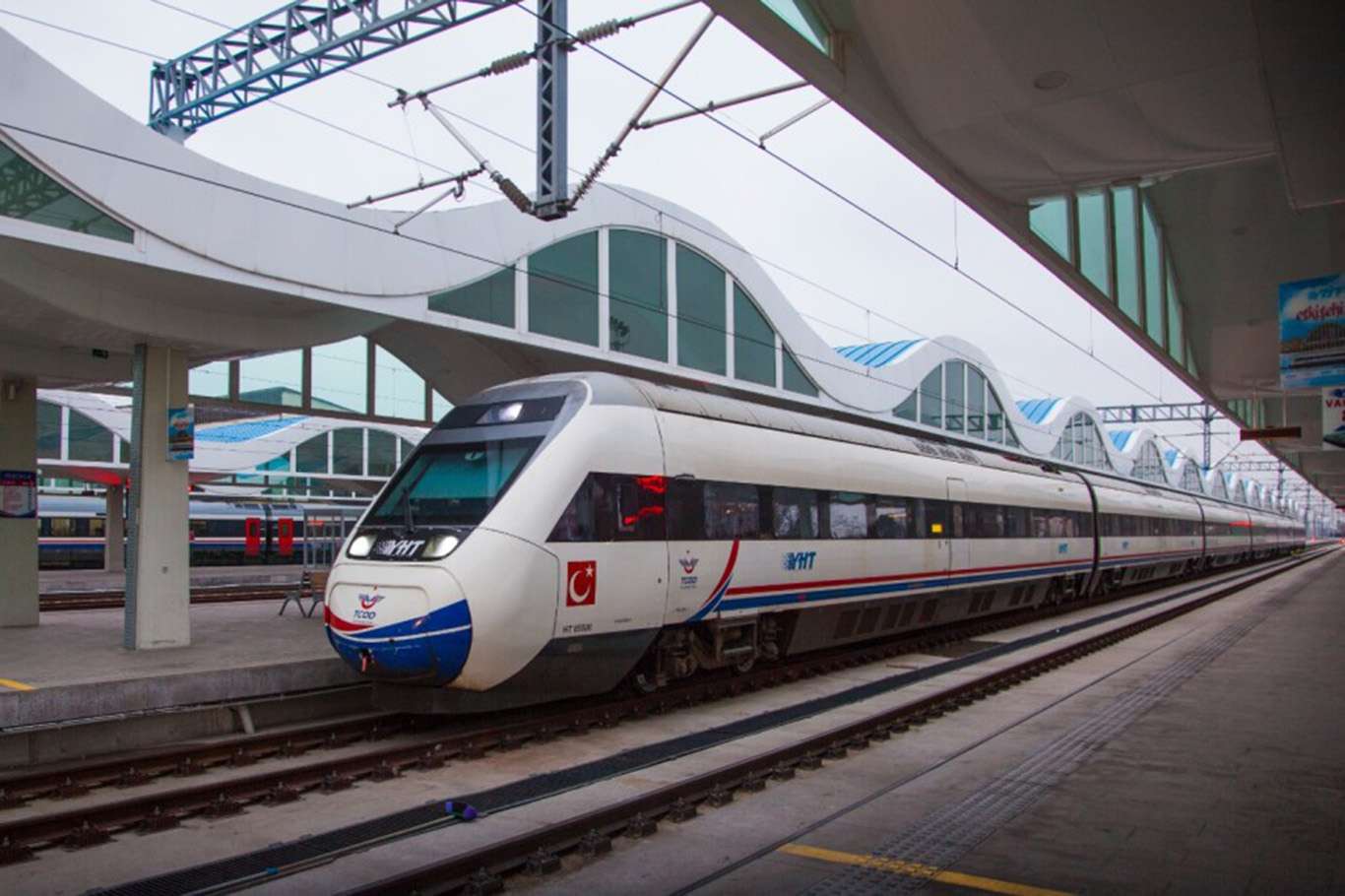 Bayrama özel tren seferleri artırıldı