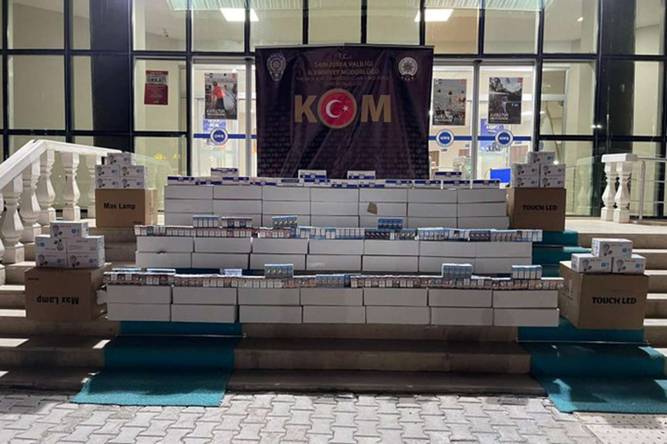 Şanlıurfa'da binlerce gümrük kaçağı sigara ve ampul ele geçirildi