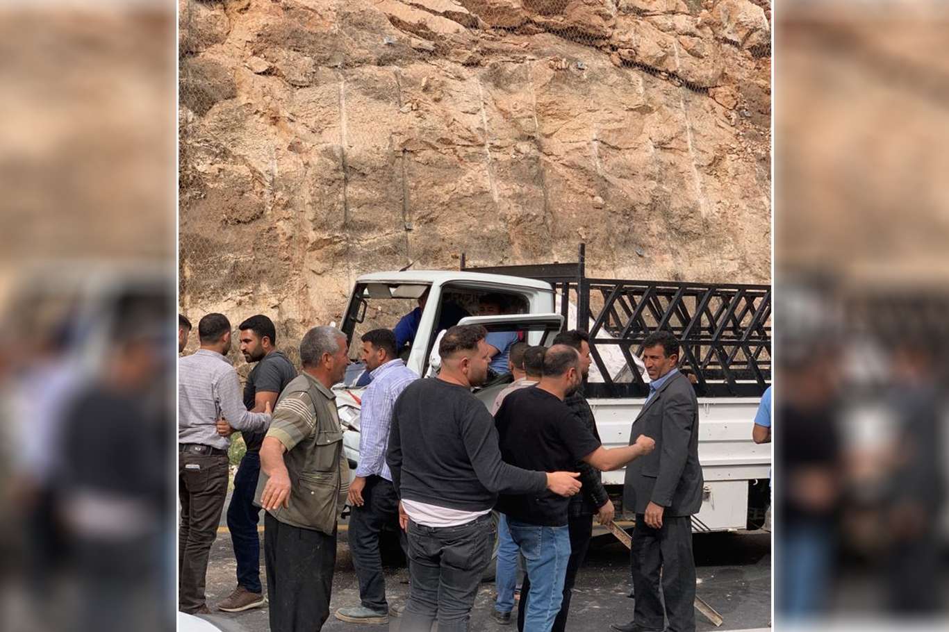Kamyonet ile tır çarpıştı: 2 yaralı