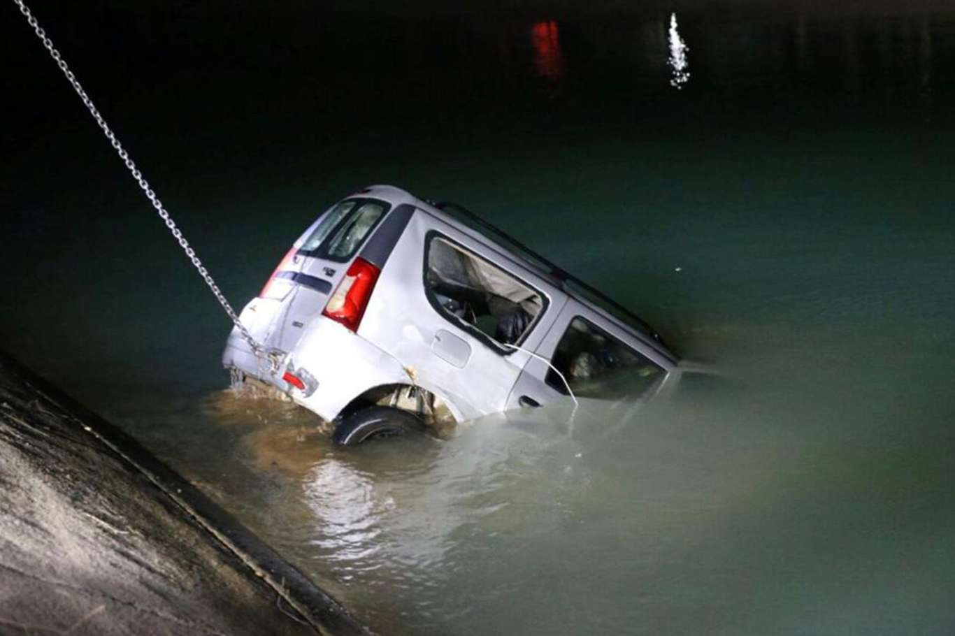Şanlıurfa'da otomobil sulama kanalına uçtu: 3 ölü 2 kayıp