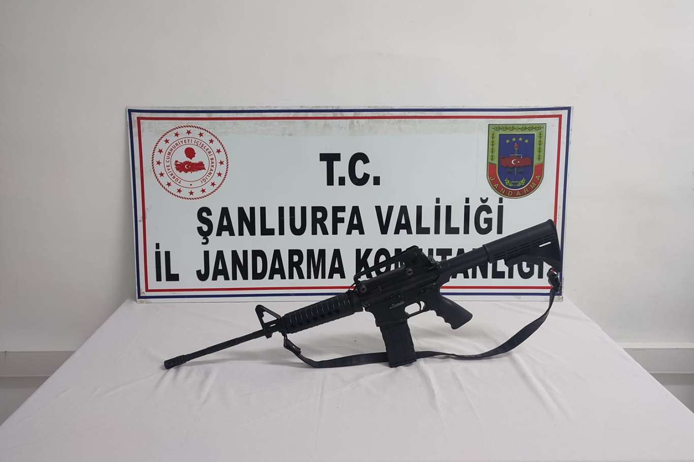Şanlıurfa'da yapılan aramada uzun namlulu silah ele geçirildi