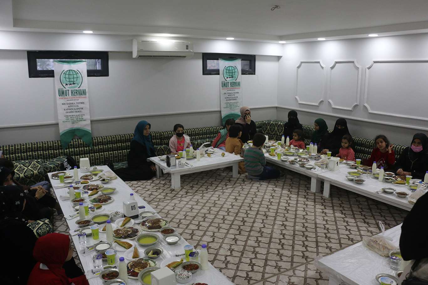 Şanlıurfa'da Dünya Yetimler Günü'nde yetimlere iftar yemeği