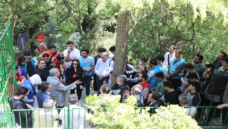 Necip Fazıl Kısakürek vefatının 39'uncu yıl dönümünde kabri başında anıldı