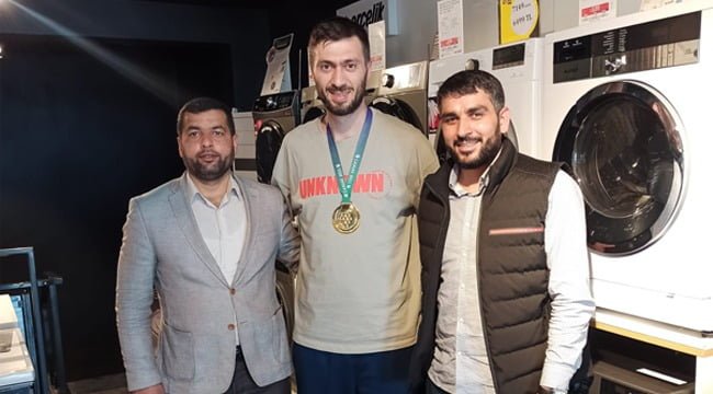Başkan Sımak'tan Olimpiyat şampiyonu sporcuya ziyaret