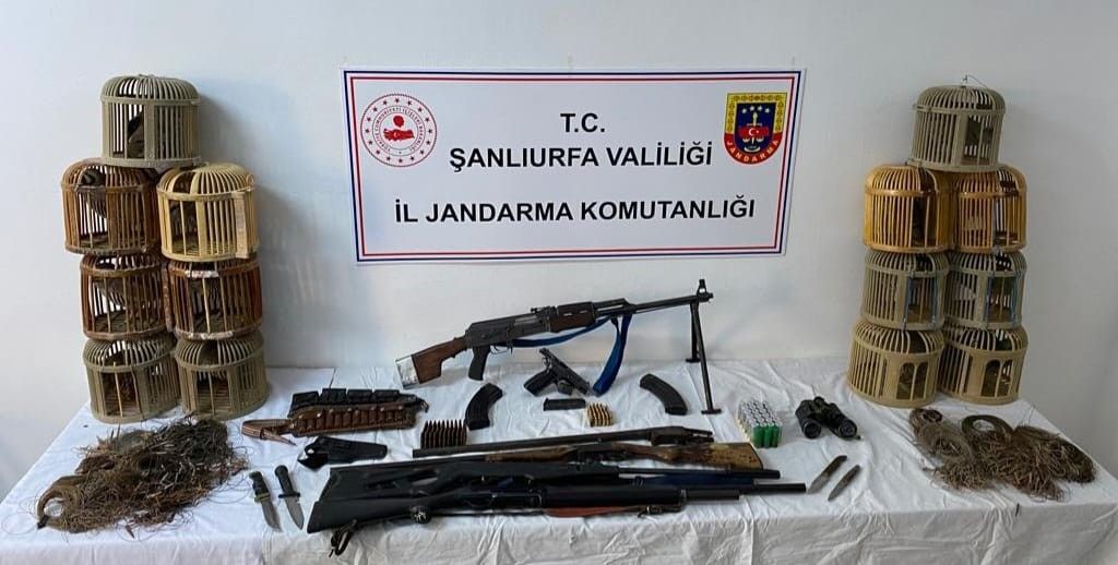 Şanlıurfa'da aranan araçta cephanelik çıktı