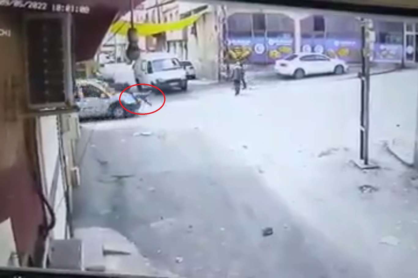 Şanlıurfa'lı çocuk otomobilin altında kaldı