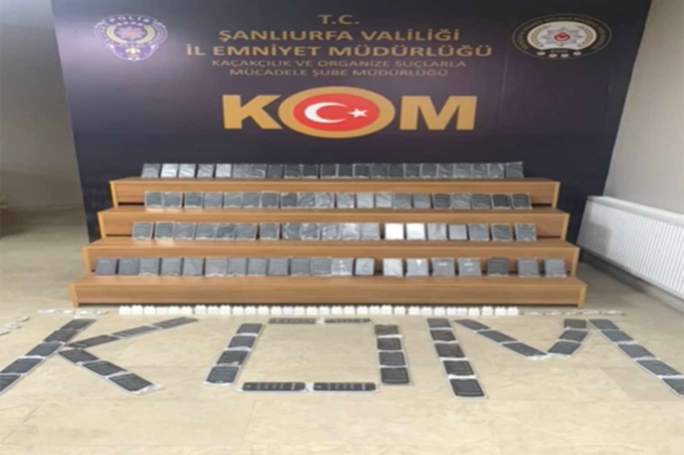 Şanlıurfa'da otomobilde 267 adet gümrük kaçağı telefon ele geçirildi