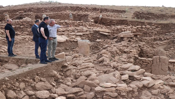 Valisi Ayhan Karahantepe’de incelemelerde bulundu