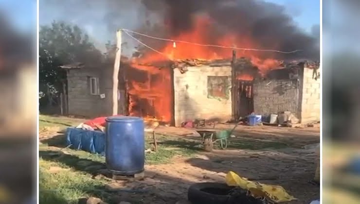 Şanlıurfa'da çıkan yangında bağ evi kullanılamaz hale geldi