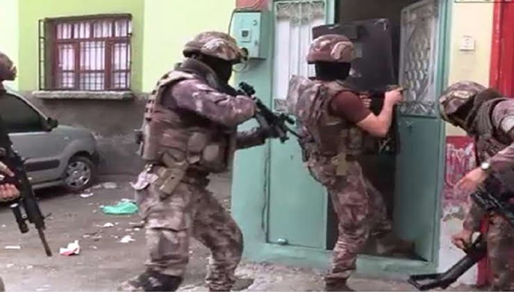 Şanlıurfa'da gençleri zehirleyen uyuşturucu satıcılarına operasyon: Çok sayıda gözaltı