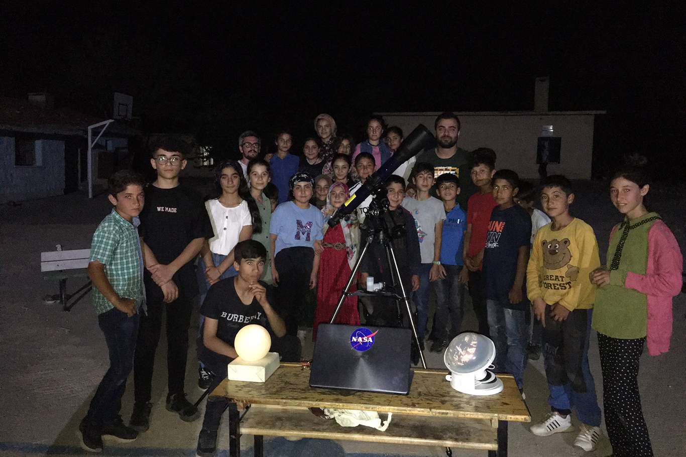 Şanlıurfa'da öğrenciler teleskopla ay ve gezegenleri gözlemledi