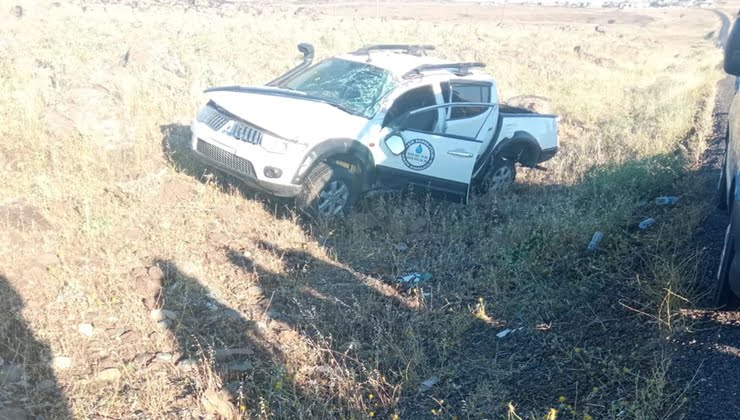 Şanlıurfa'da hafif ticari araç şarampole devrildi: Yaralılar var