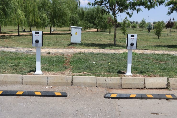 Şanlıurfa’nın farklı noktalarına elektrikli araç şarj istasyonu kuruldu