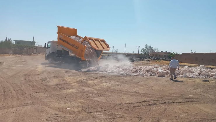Şanlıurfa'da stabilize yol çalışması devam ediyor