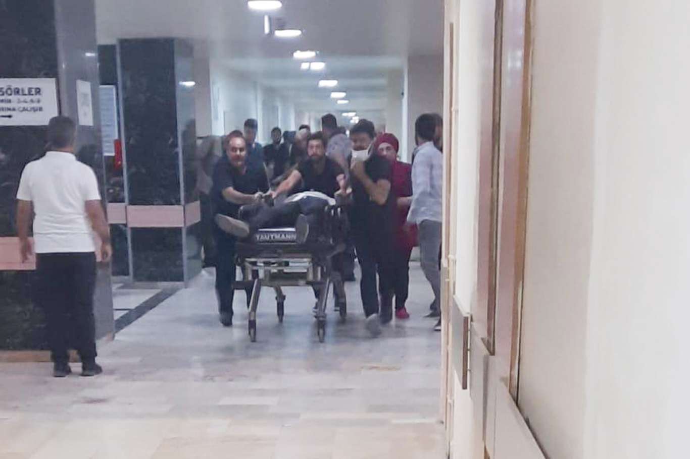 Üniversitede silahlı saldırı: 1'i ağır 3 yaralı