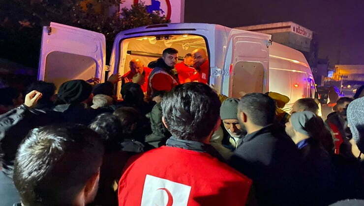 AFAD: Depremde 1'i ağır 35 kişi yaralandı