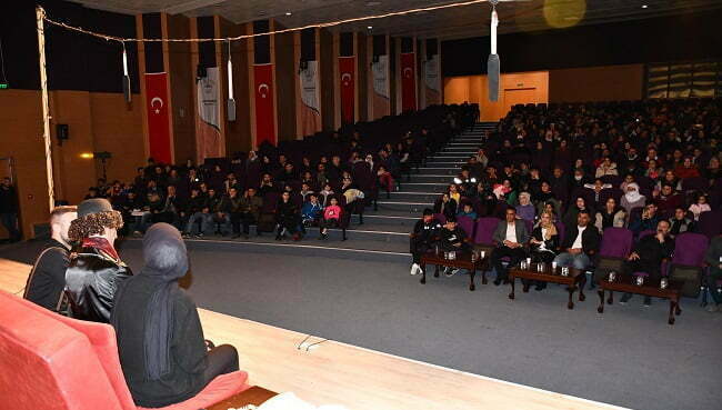 Urfa'da Zazaca tiyatro oyunu sergilendi