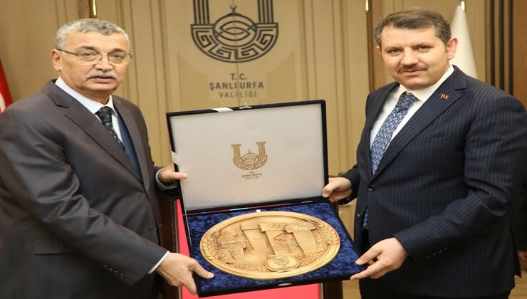 Eski Urfa Valisinden Vali Ayhan'a ziyaret