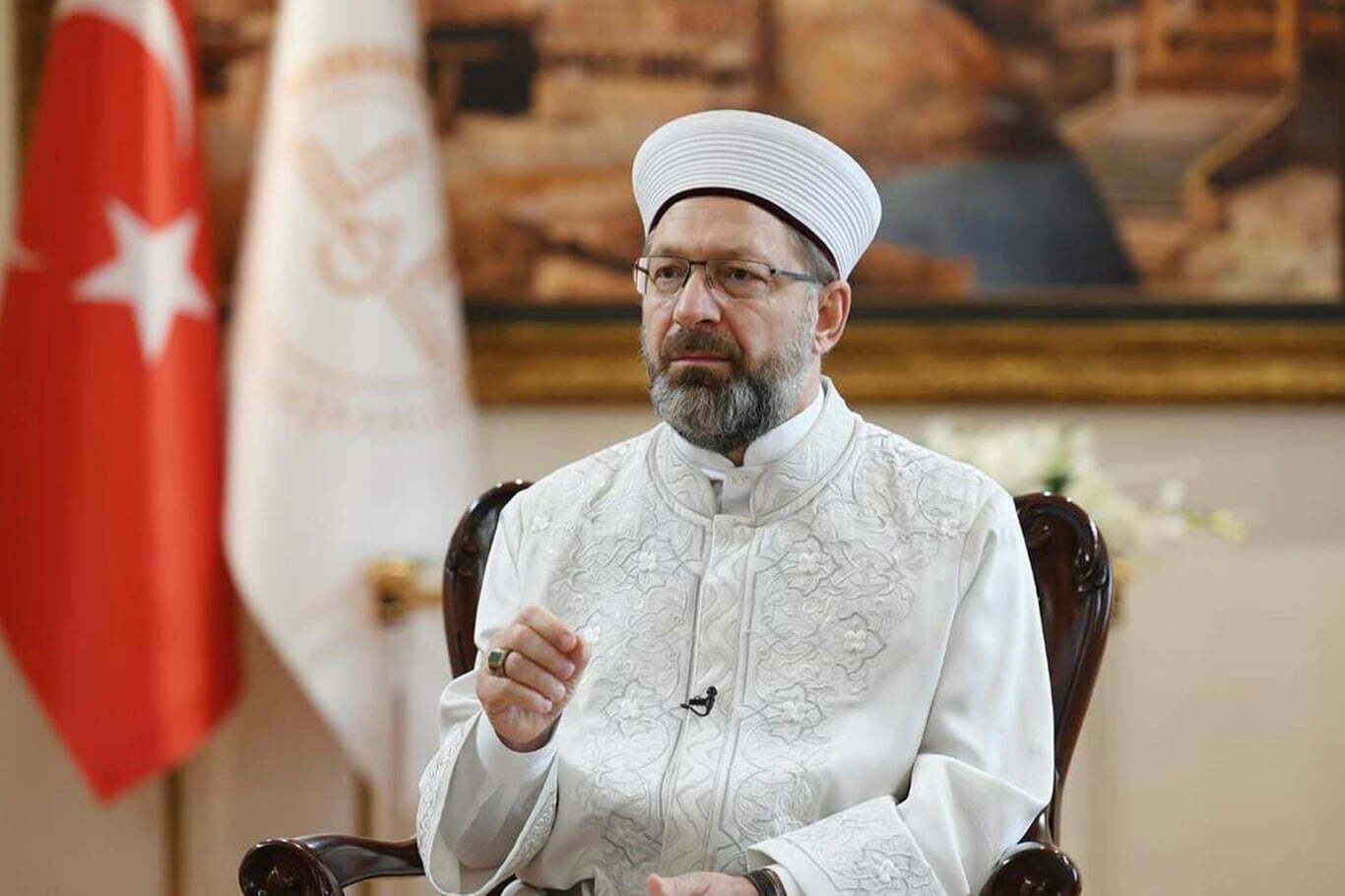 Erbaş: Vatandaşlarımız camilerimizde diledikleri kadar kalabilirler