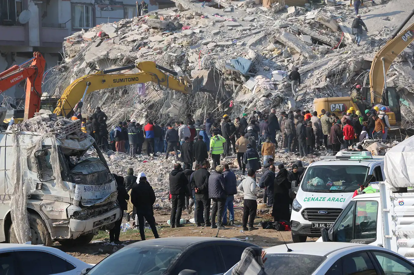 Kahramanmaraş'ta arama kurtarma çalışmaları devam ediyor