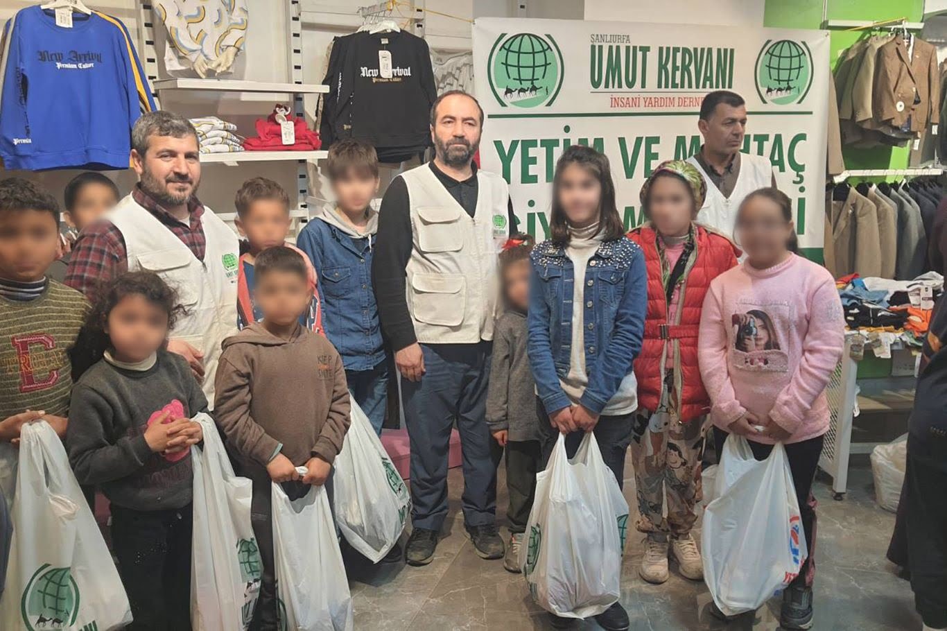 Yetimler Vakfı ve Umut Kervanı bayram öncesi yetimleri sevindirdi