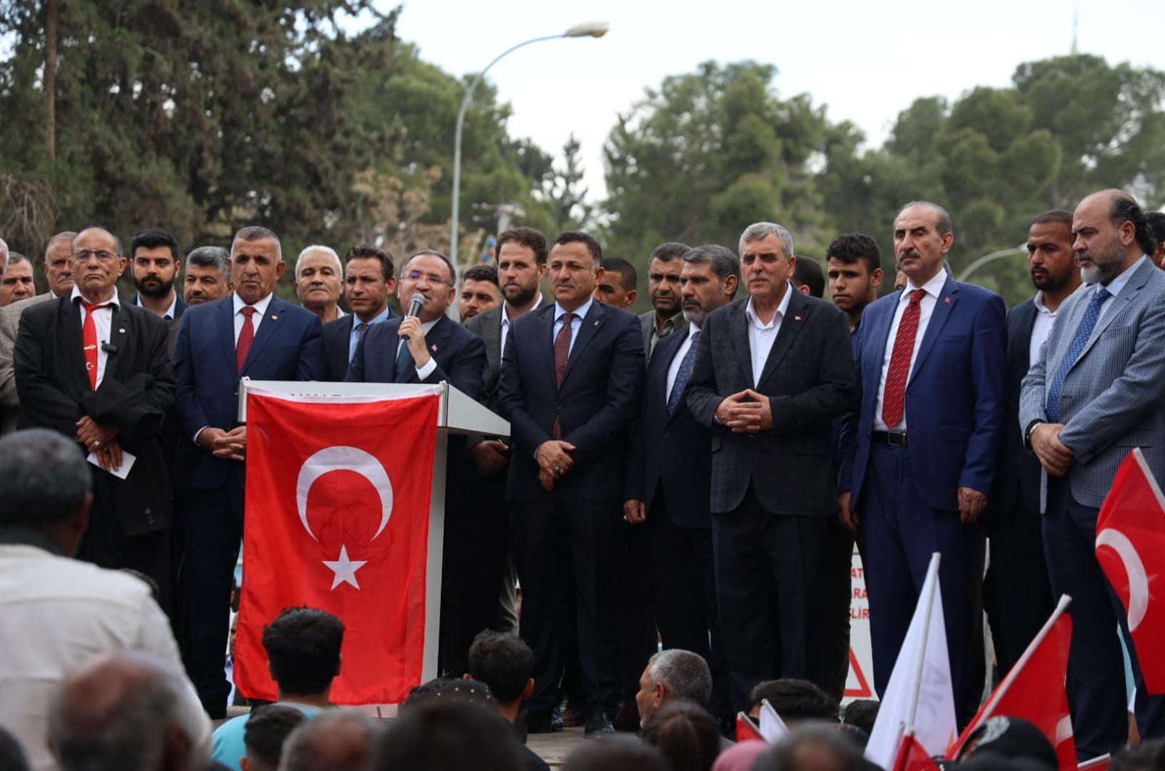 Beyazgül seçim bürolarının açılışına katıldı