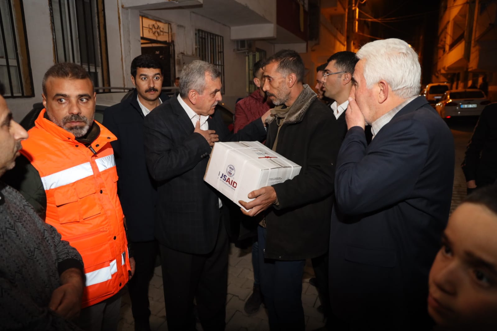 Büyükşehir'den selzedelere gıda yardımı desteği