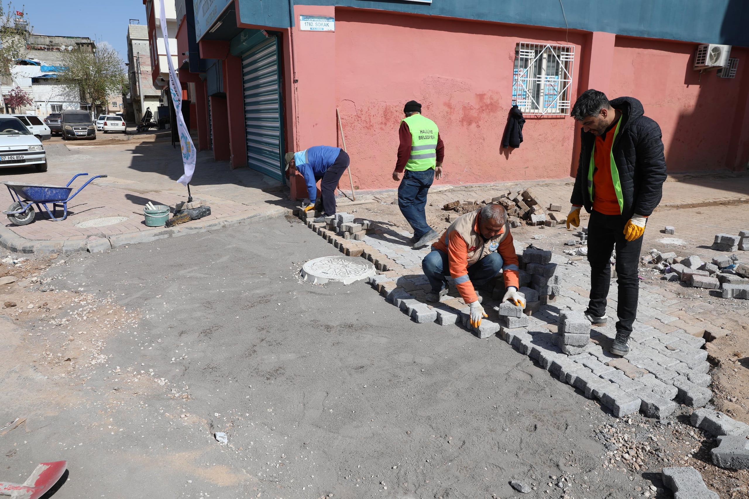 Haliliye'de deforme yollar onarılıyor