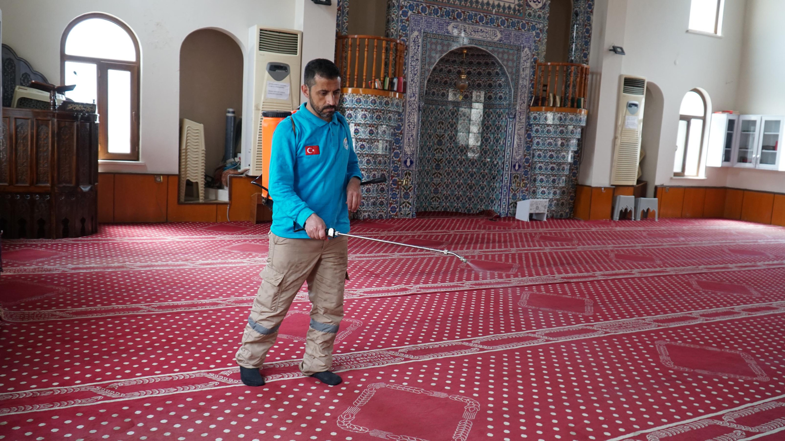 Şanlıurfa'da camiler bayrama hazırlanıyor