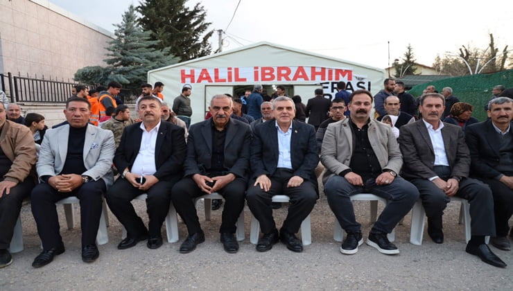 Başkan Beyazgül Hilvan'da vatandaşlarla iftar yaptı