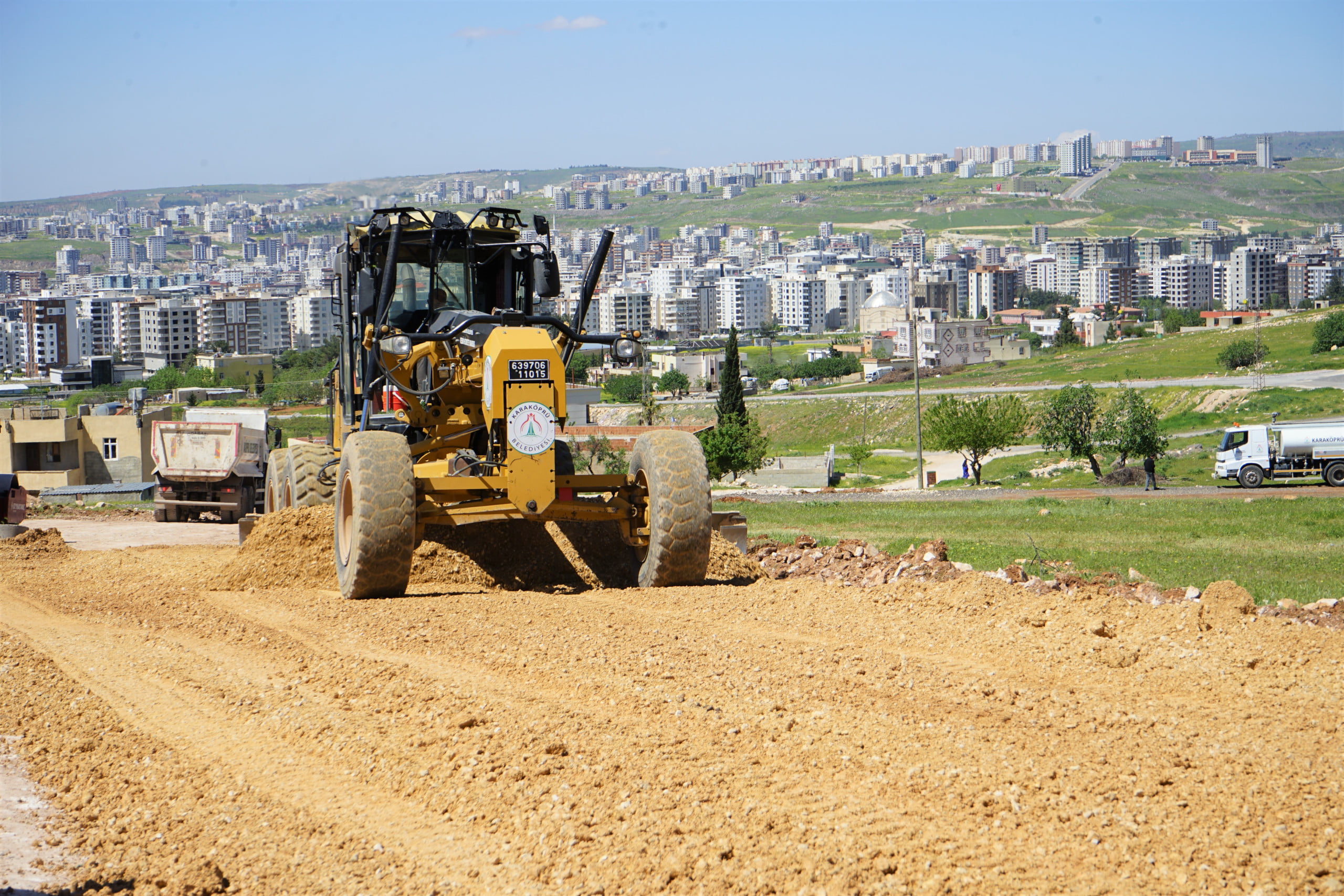Karaköprü'de yol çalışmaları sürüyor