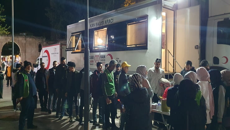 Suriyeli muhacirlerden Kızılay'a destek