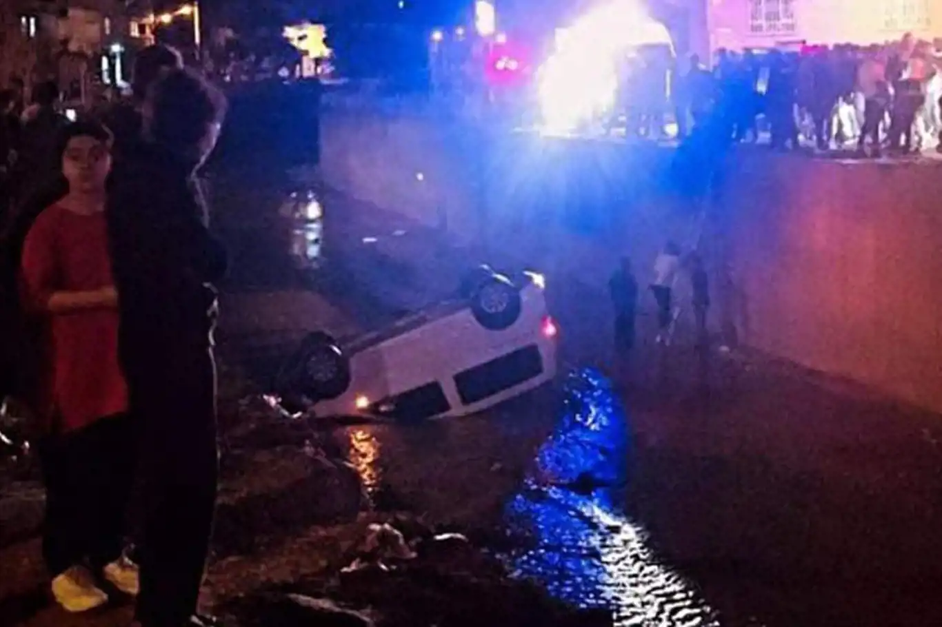 Urfa'da araç dereye düştü: 8 yaralı