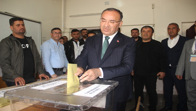 Bakan Bozdağ oyunu Şanlıurfa'da kullandı