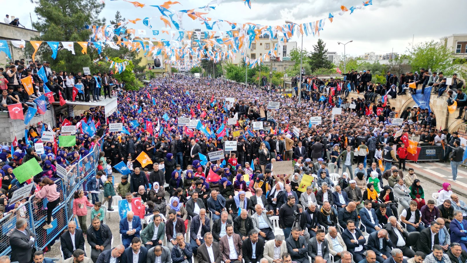 Siverek'te binlerce kişi Türkiye Yüzyılı için tek yürek