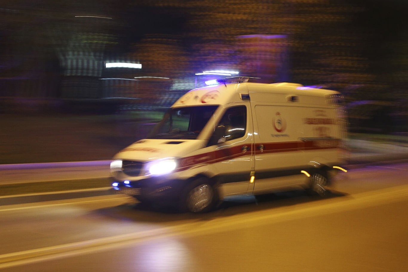 Cezaevi nakil aracı devrildi: 1 ölü, 12 yaralı
