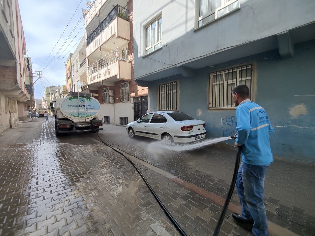 Eyyübiye'de temizlik çalışmaları sürüyor