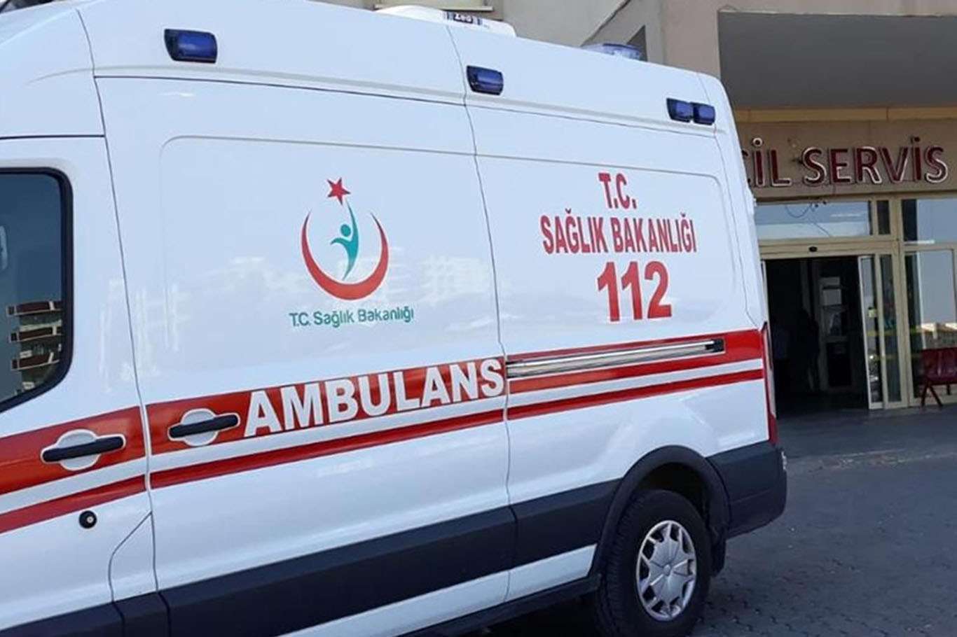 Öğrencileri taşıyan tur otobüsü devrildi: 3 ölü, 44 yaralı