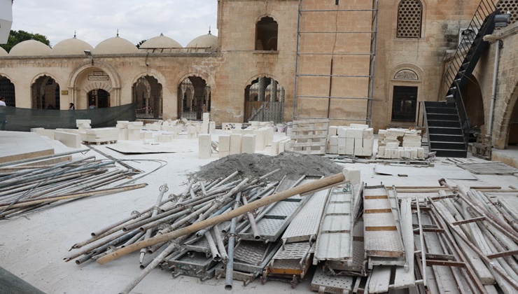 Dergah Camii'nin minaresi aslına uygun onarılıyor