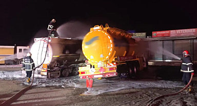 Şanlıurfa'da akaryakıt yüklü iki tanker yandı