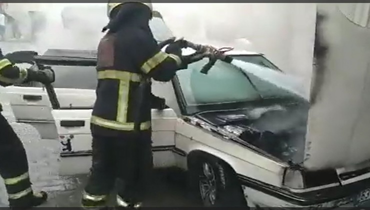 Şanlıurfa'da yanan otomobil söndürüldü