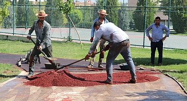 Büyükşehir parklardaki yürüyüş yollarını yeniledi
