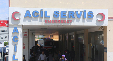 Kamyon ile hafif ticari araç çarpıştı: 5 yaralı