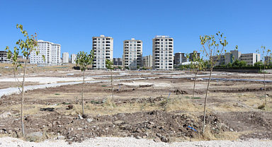 Mehmetçik Mahallesinde park çalışmaları devam ediyor